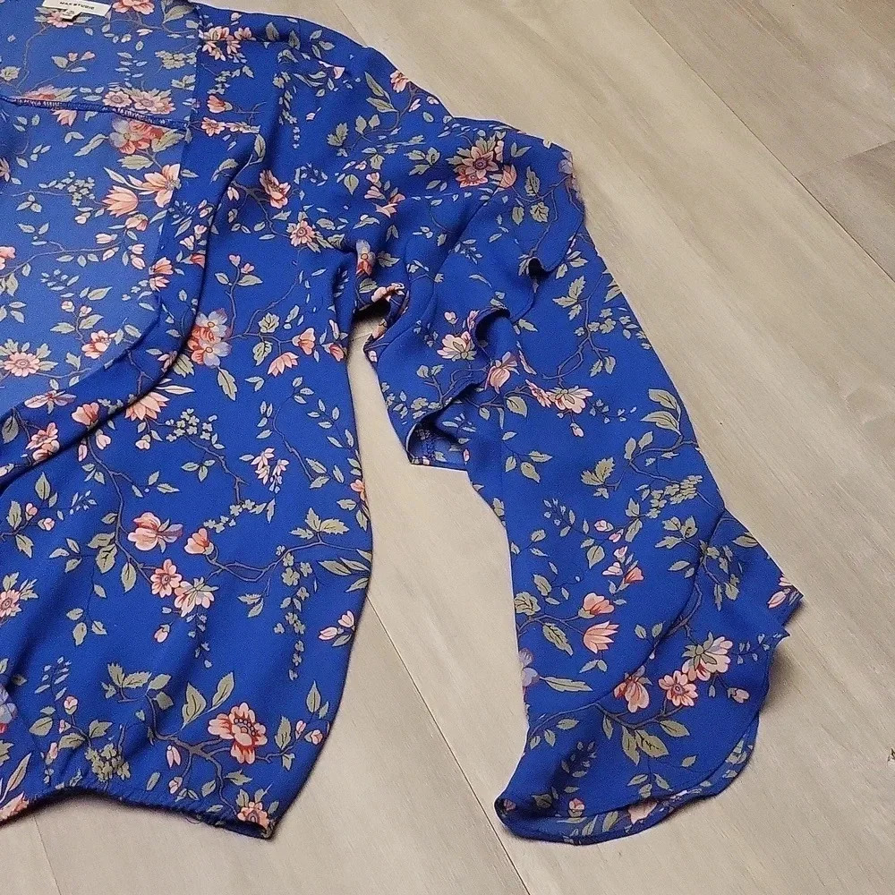 Max Studio Blue Floral Surplice Blouse Flutter Long Sleeves Womens Size XL - Picture 4 of 8